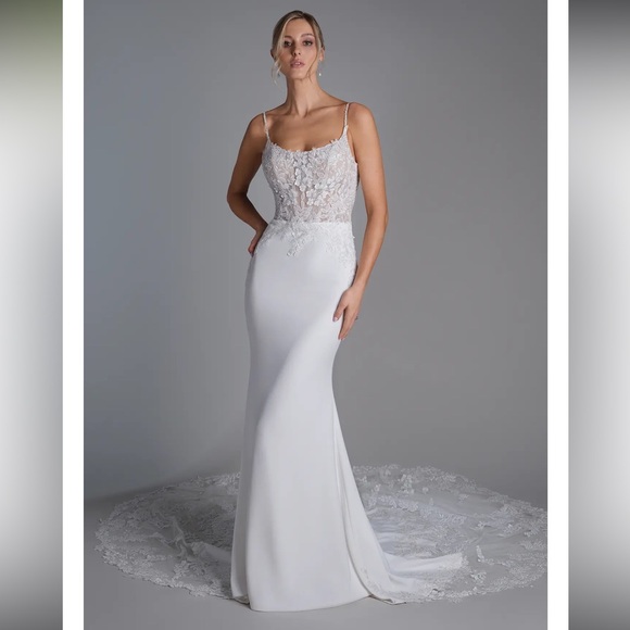 Justin Alexander Elegant Opal White Lace Wedding Dress